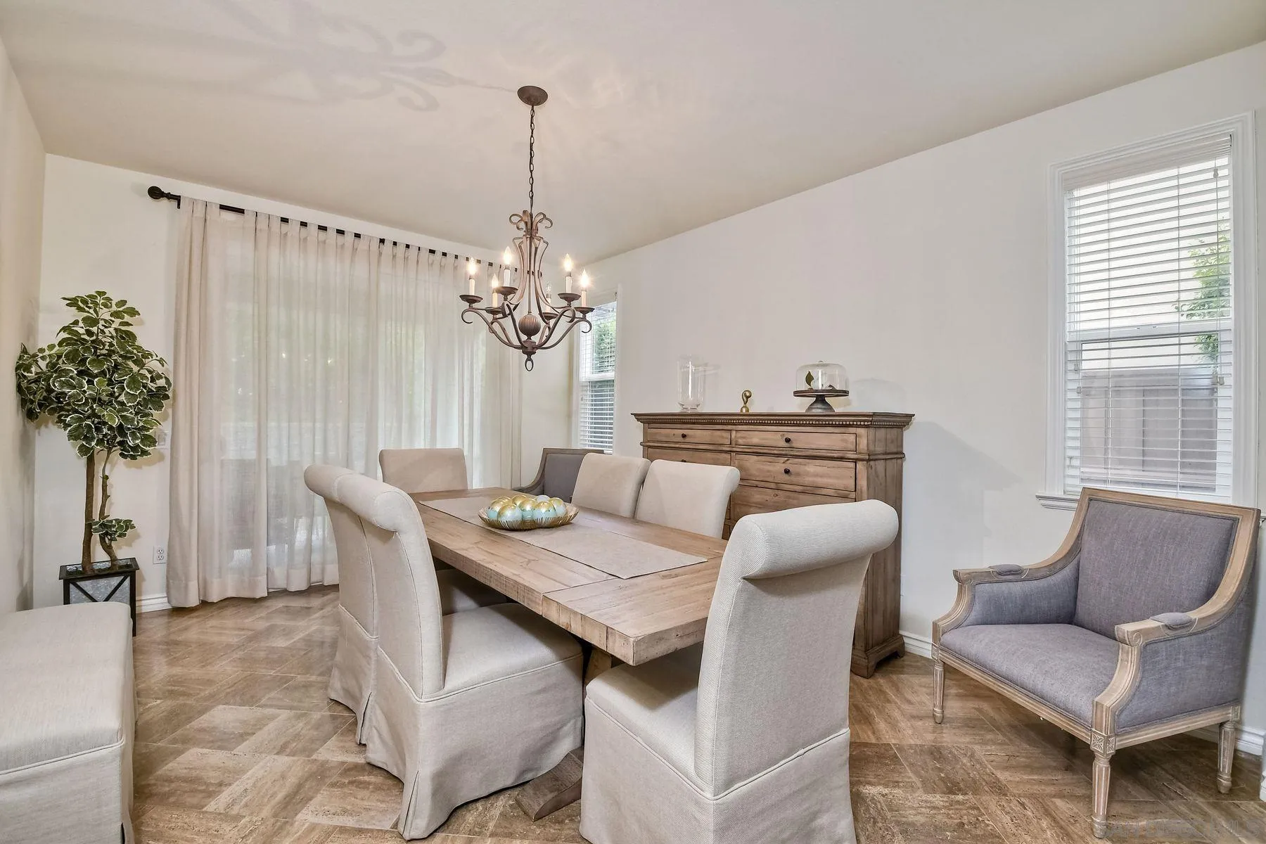 993 Hawthorne Creek Dr