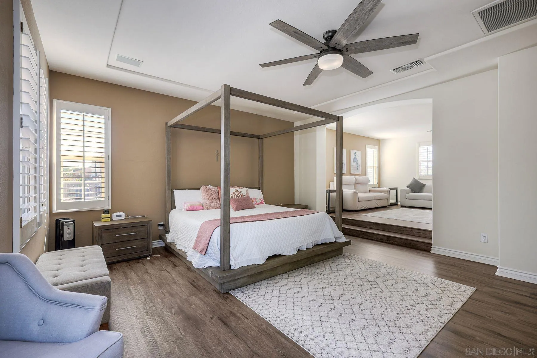 993 Hawthorne Creek Dr