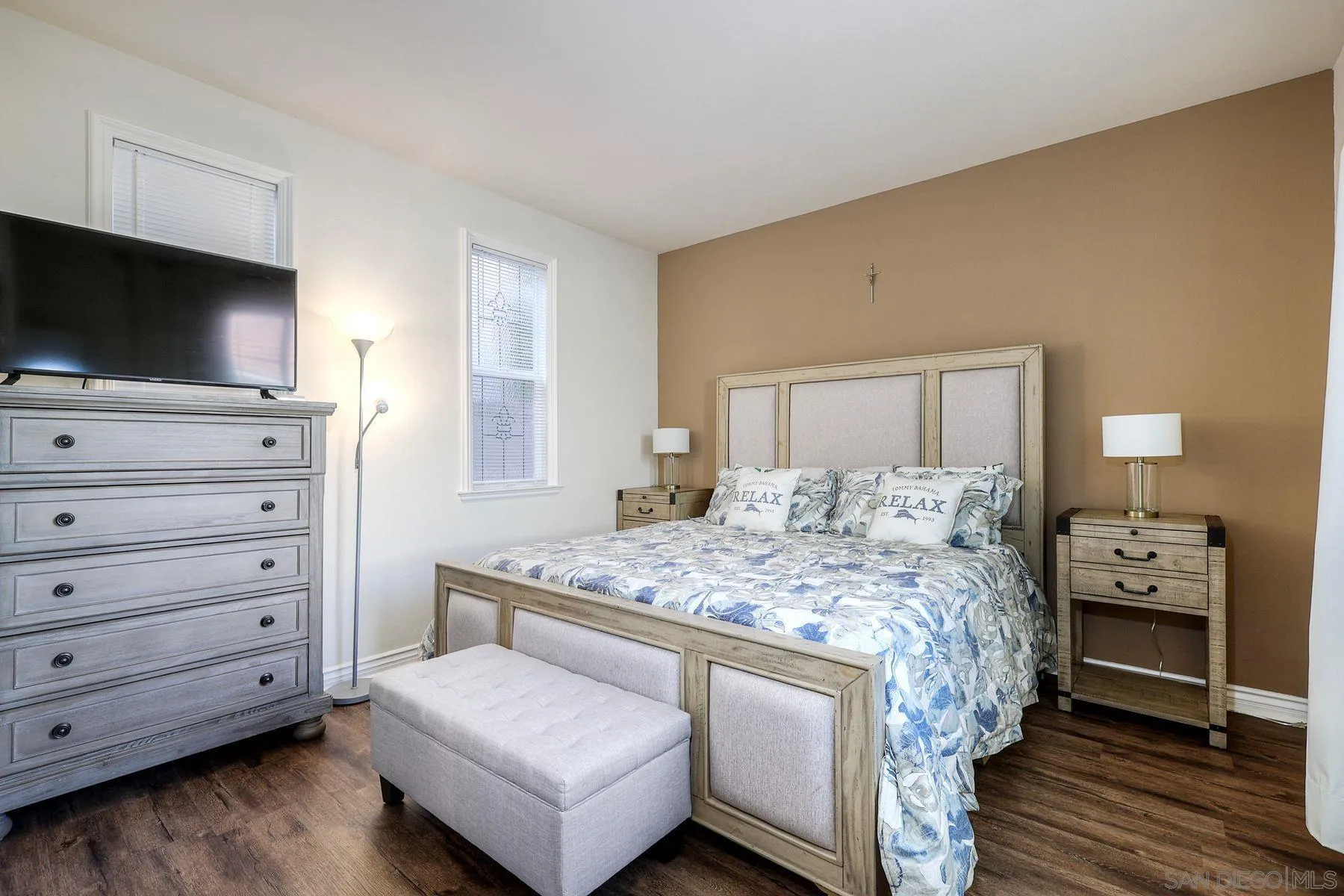 993 Hawthorne Creek Dr