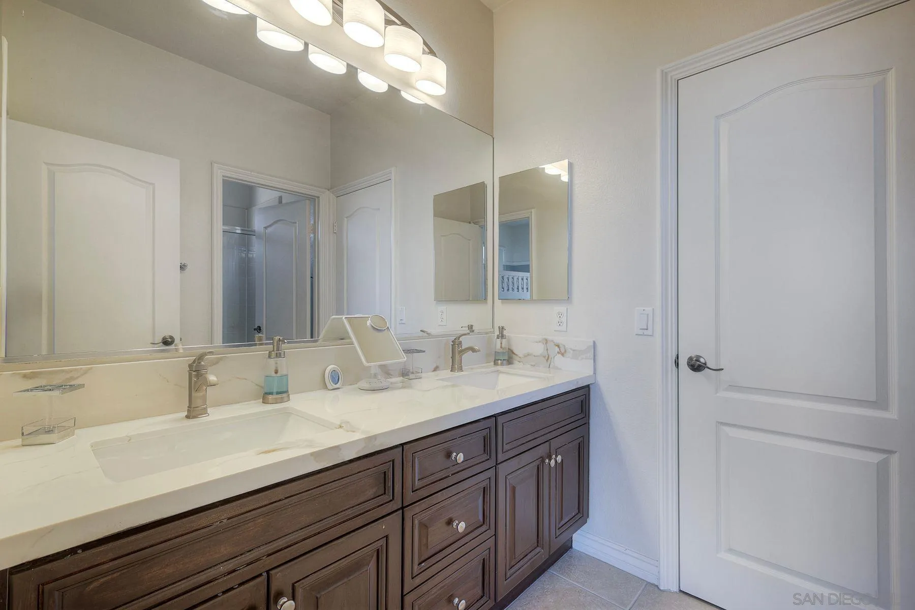 993 Hawthorne Creek Dr