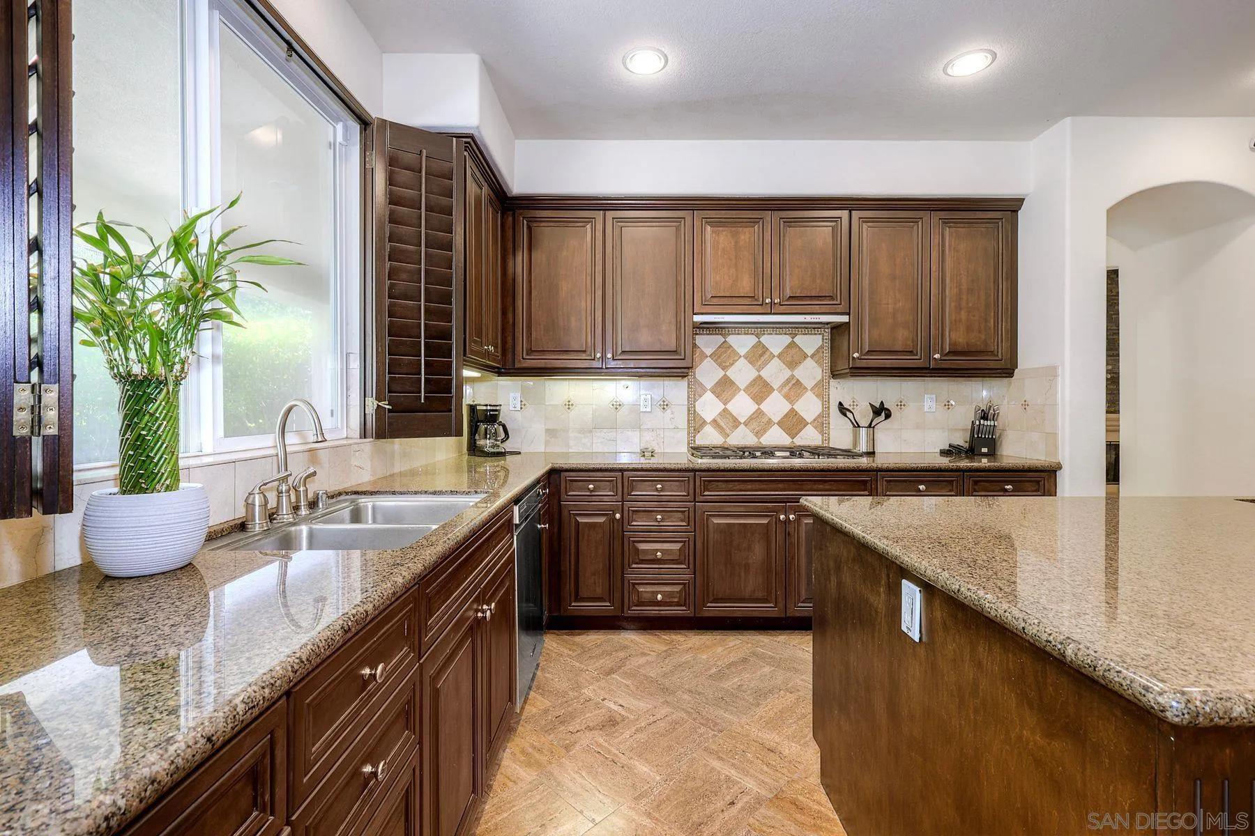 993 Hawthorne Creek Dr