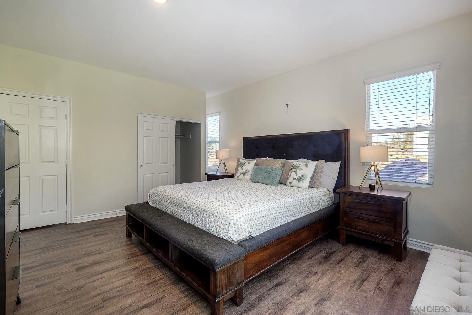 993 Hawthorne Creek Dr