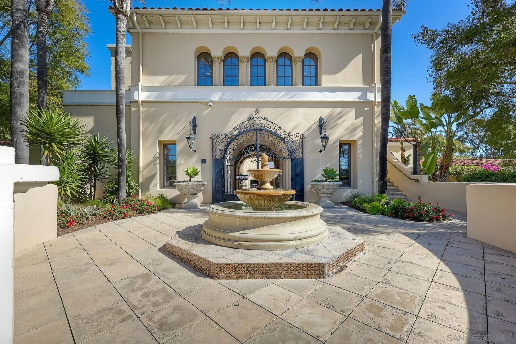 993 Hawthorne Creek Dr