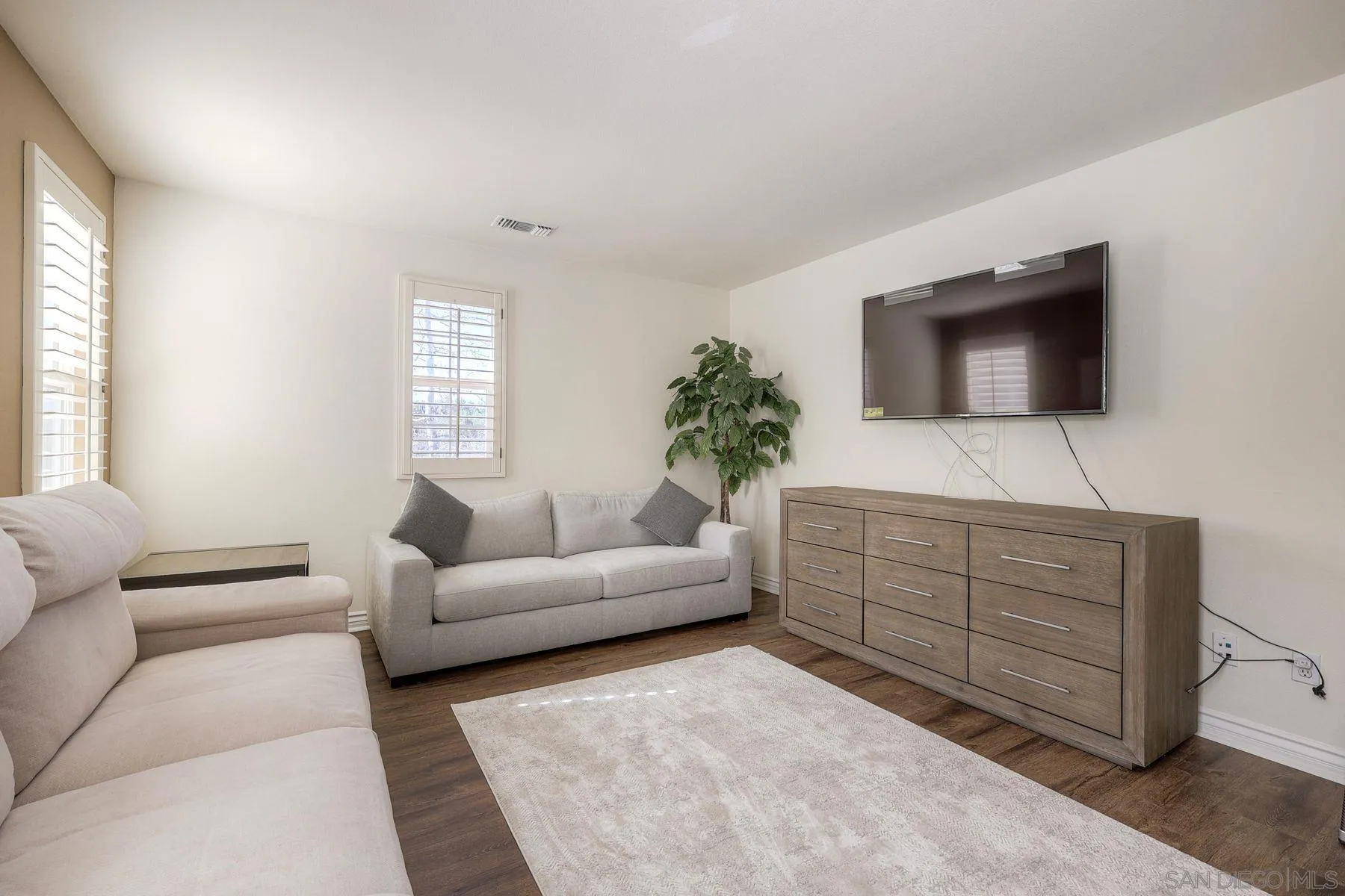 993 Hawthorne Creek Dr