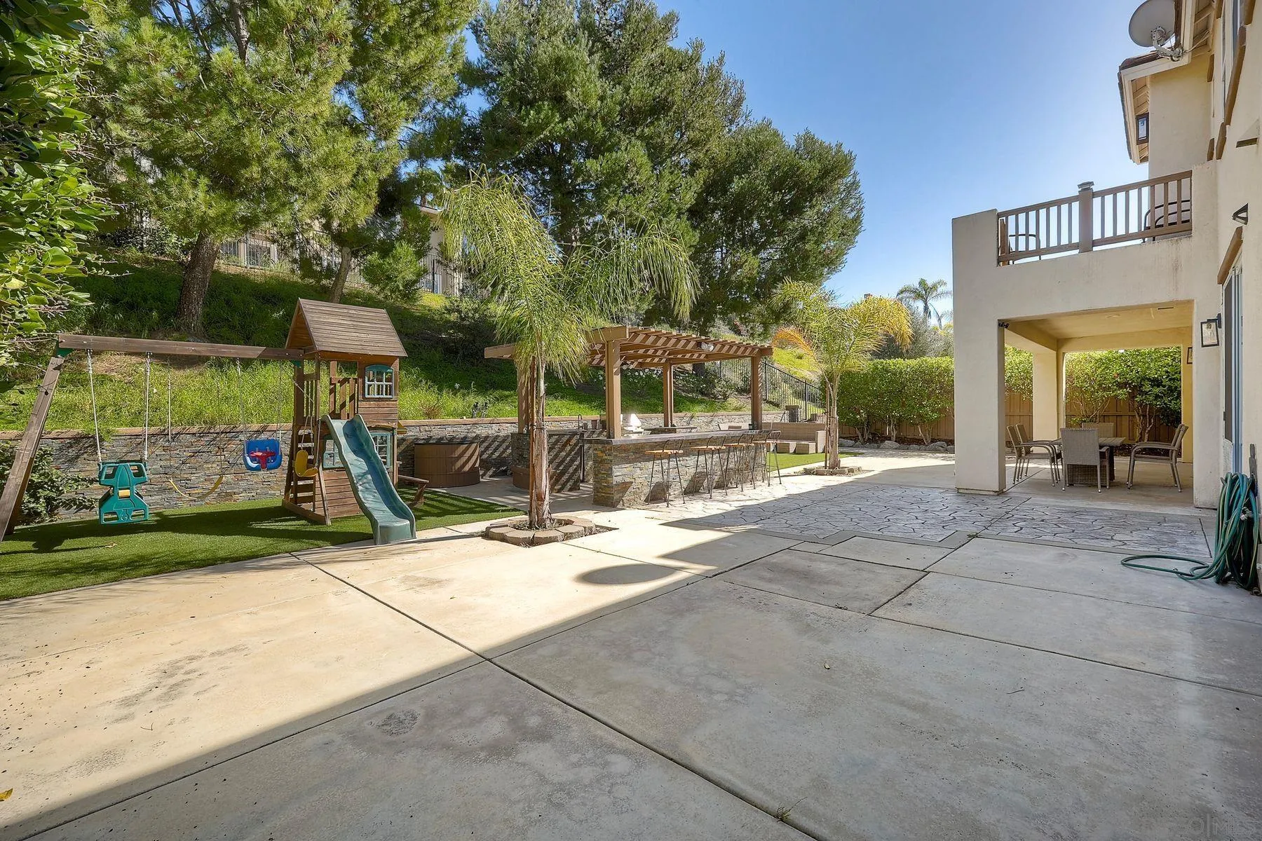 993 Hawthorne Creek Dr