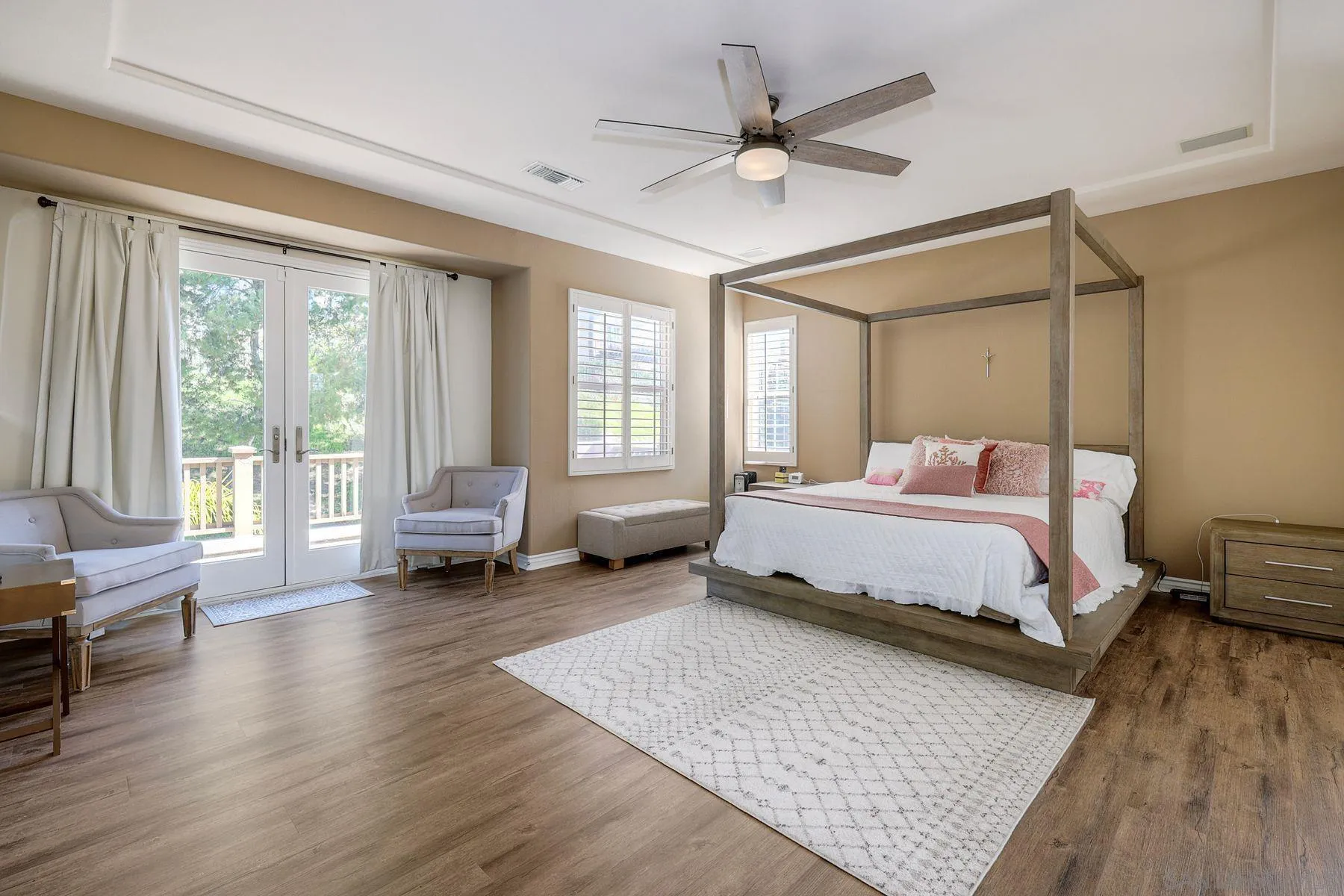 993 Hawthorne Creek Dr