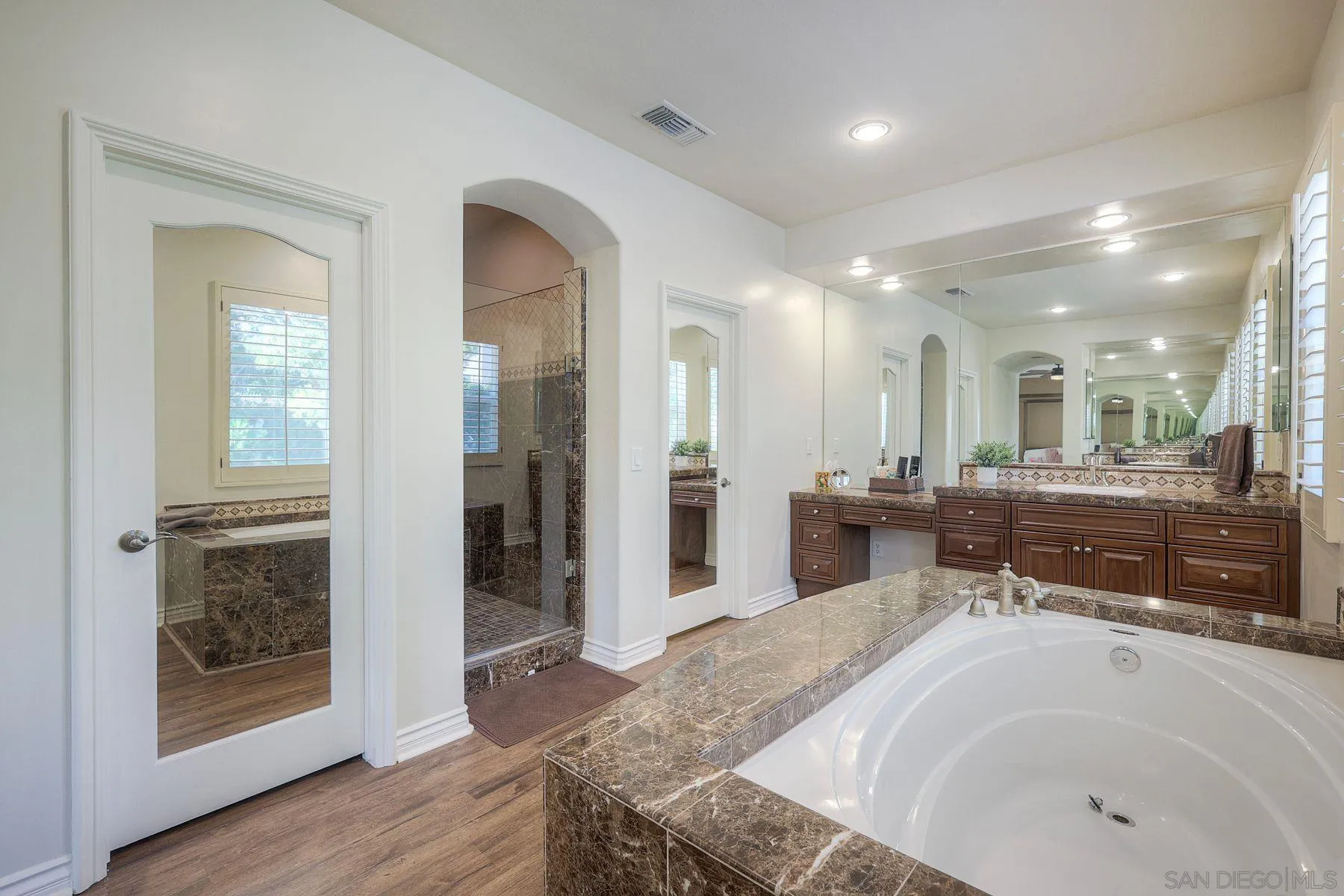 993 Hawthorne Creek Dr