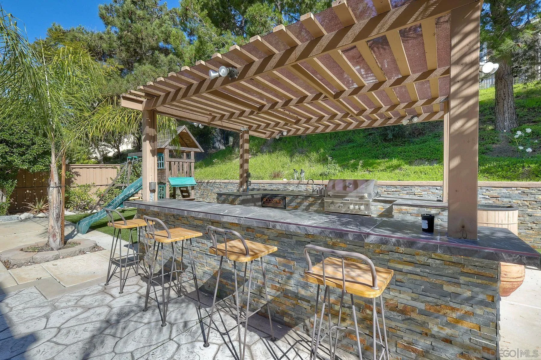 993 Hawthorne Creek Dr