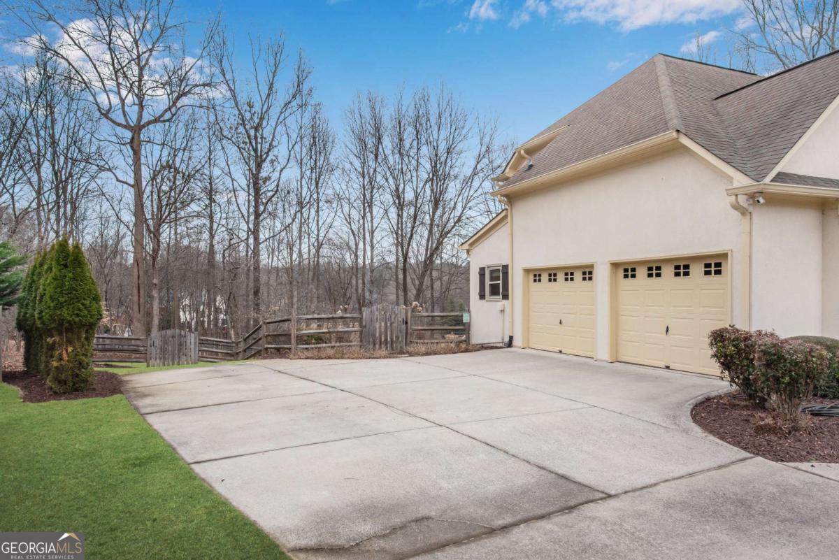 50 Lakecrest Circle