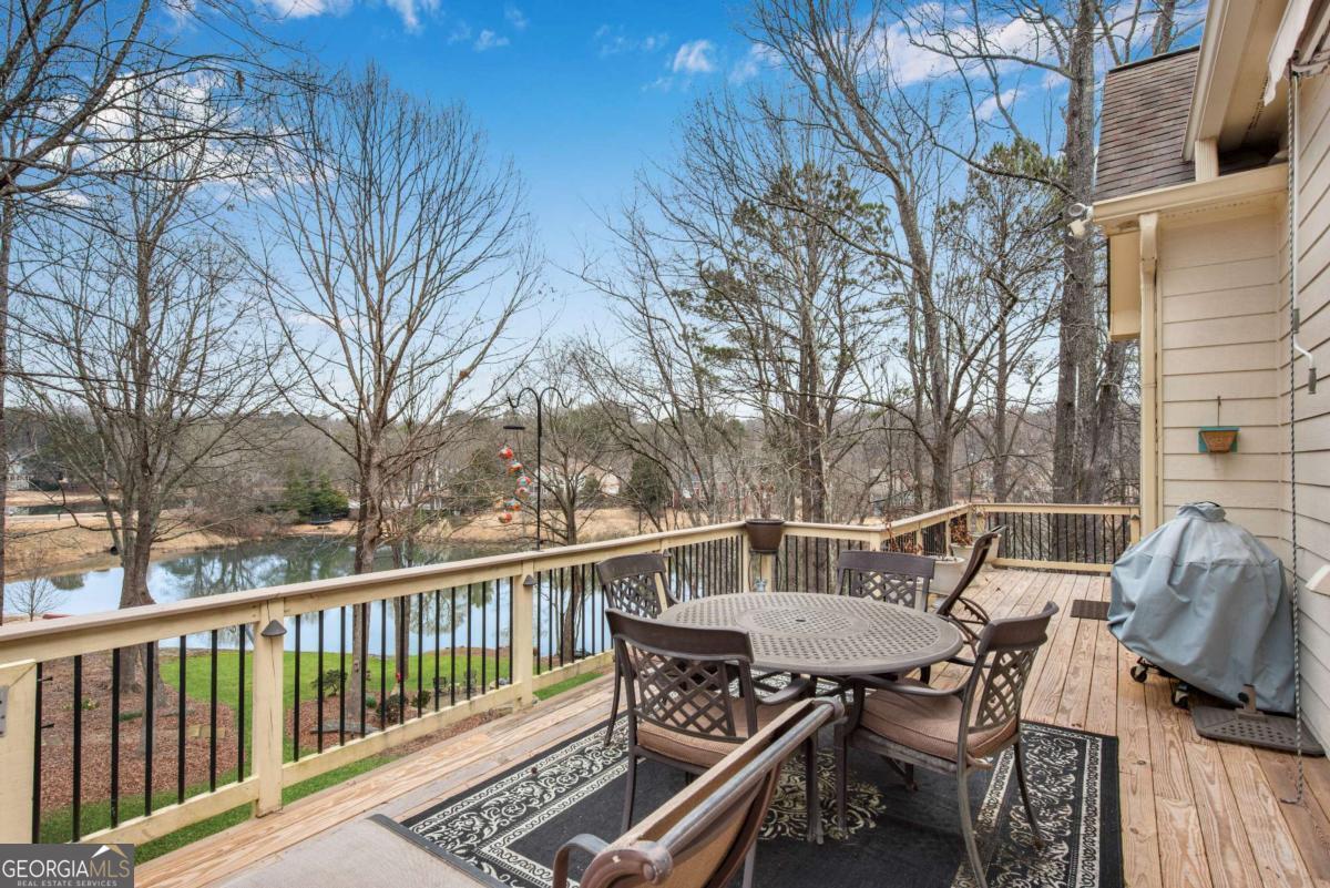 50 Lakecrest Circle