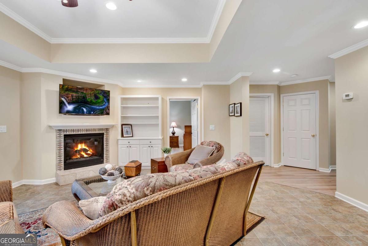 50 Lakecrest Circle