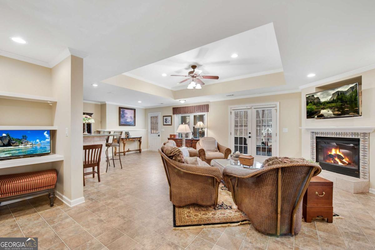 50 Lakecrest Circle