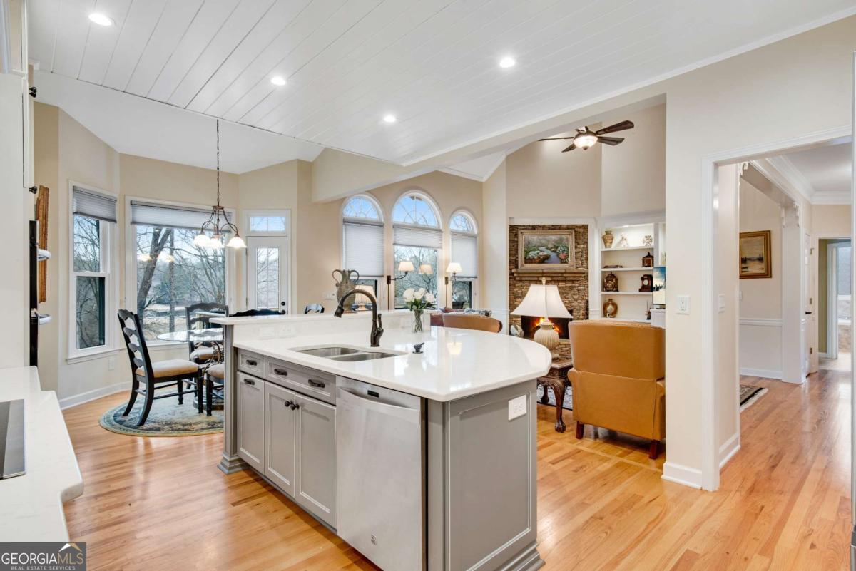 50 Lakecrest Circle