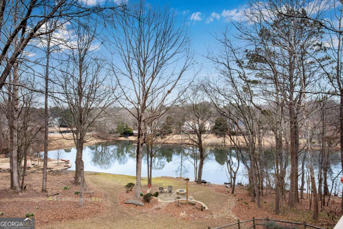 50 Lakecrest Circle