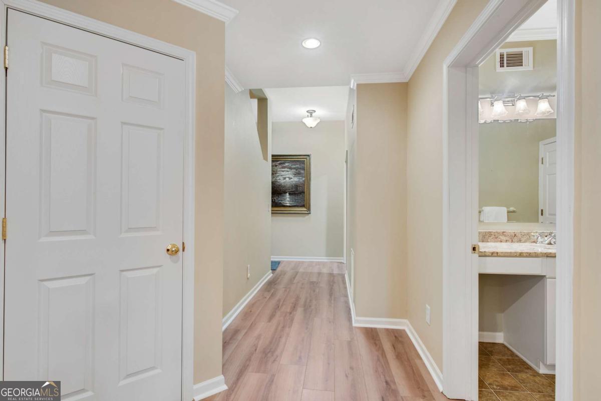 50 Lakecrest Circle