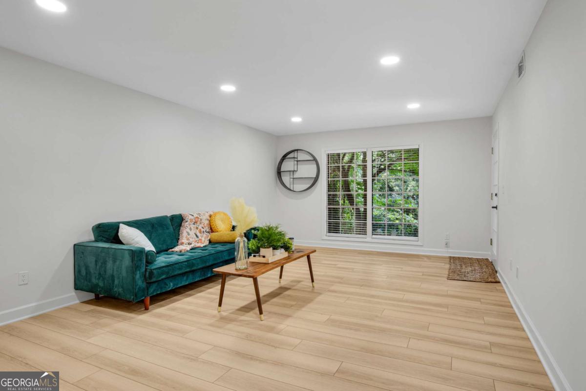 6851 Roswell Road # Q16