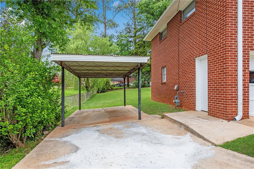 718 Birchwood Lane SW