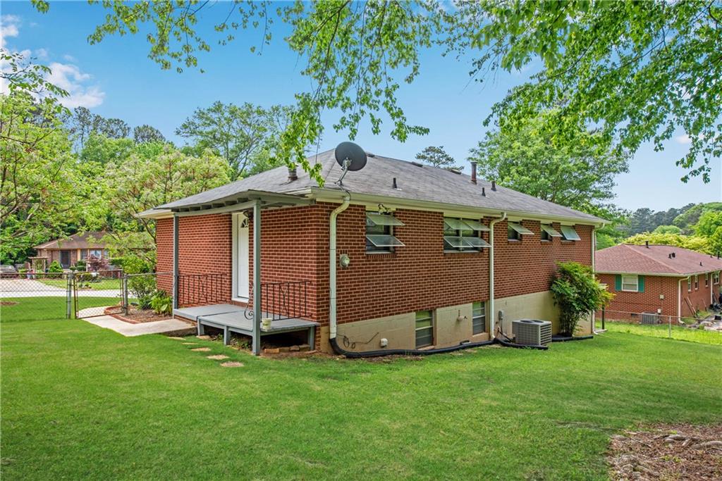 718 Birchwood Lane SW