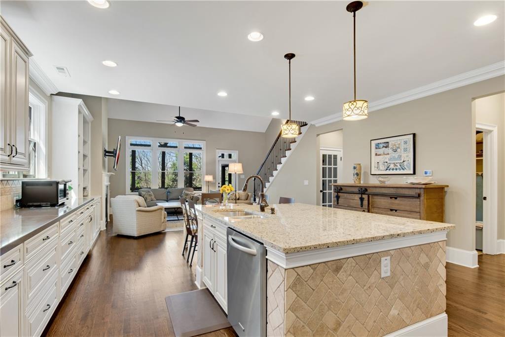 3519 Brookleigh Lane NE