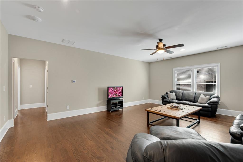 3519 Brookleigh Lane NE
