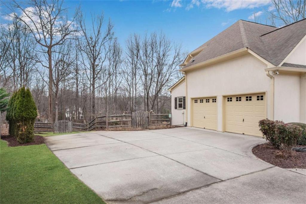 50 Lakecrest Circle