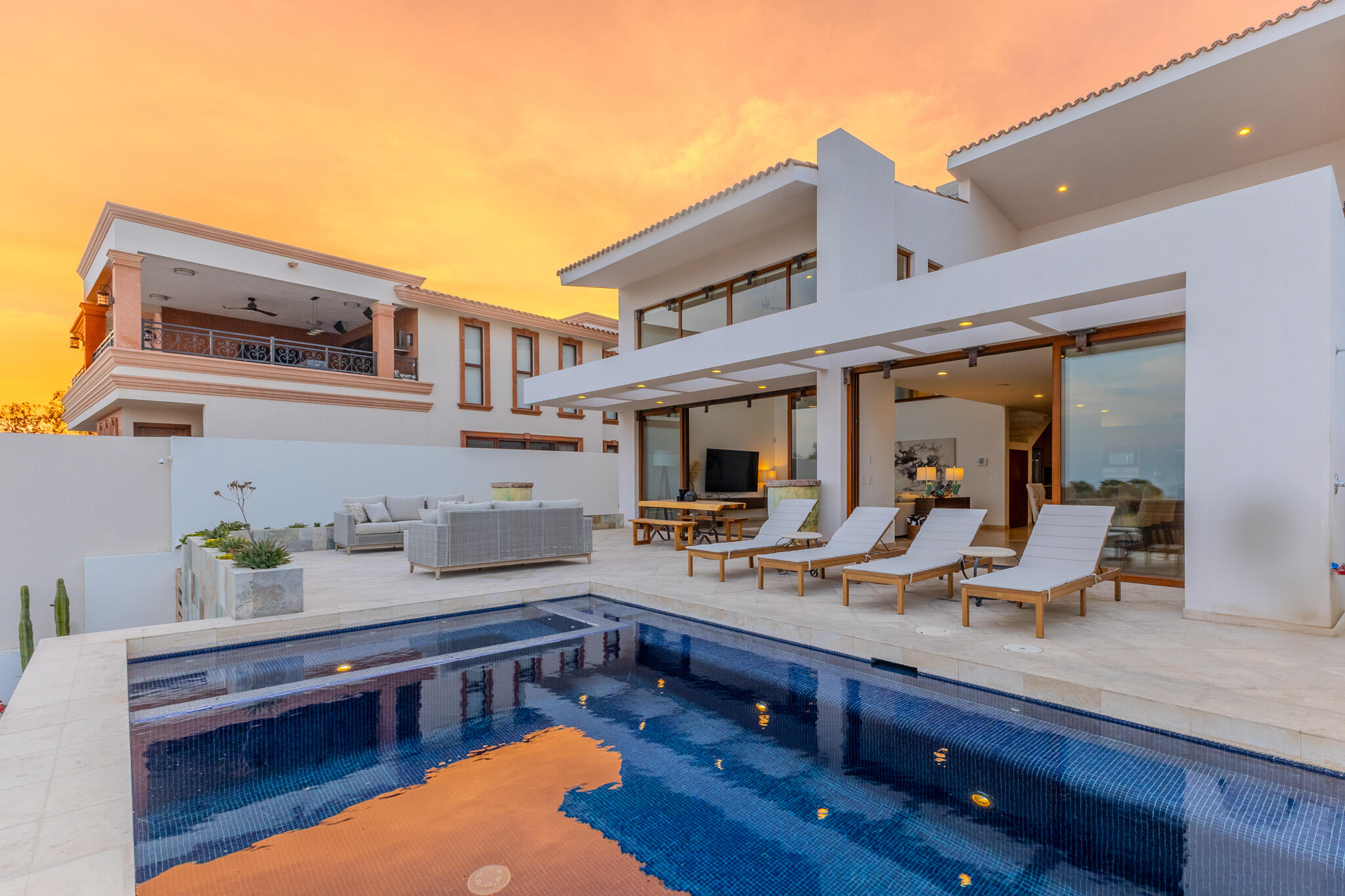60 La Canada - Club Campestre, Casa Blanca