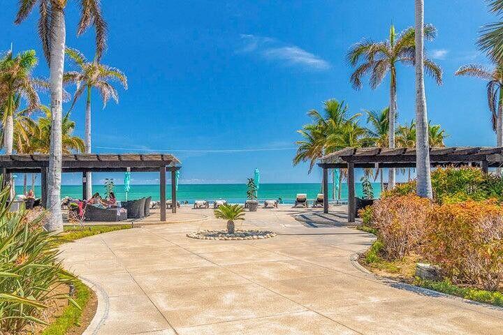 60 La Canada - Club Campestre, Casa Blanca