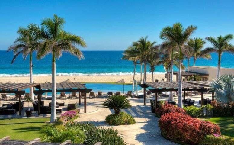 60 La Canada - Club Campestre, Casa Blanca