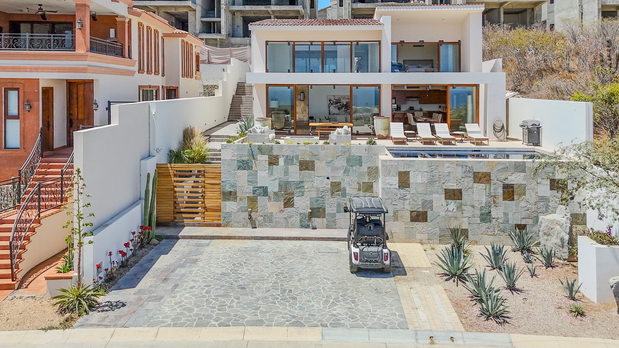 60 La Canada - Club Campestre, Casa Blanca