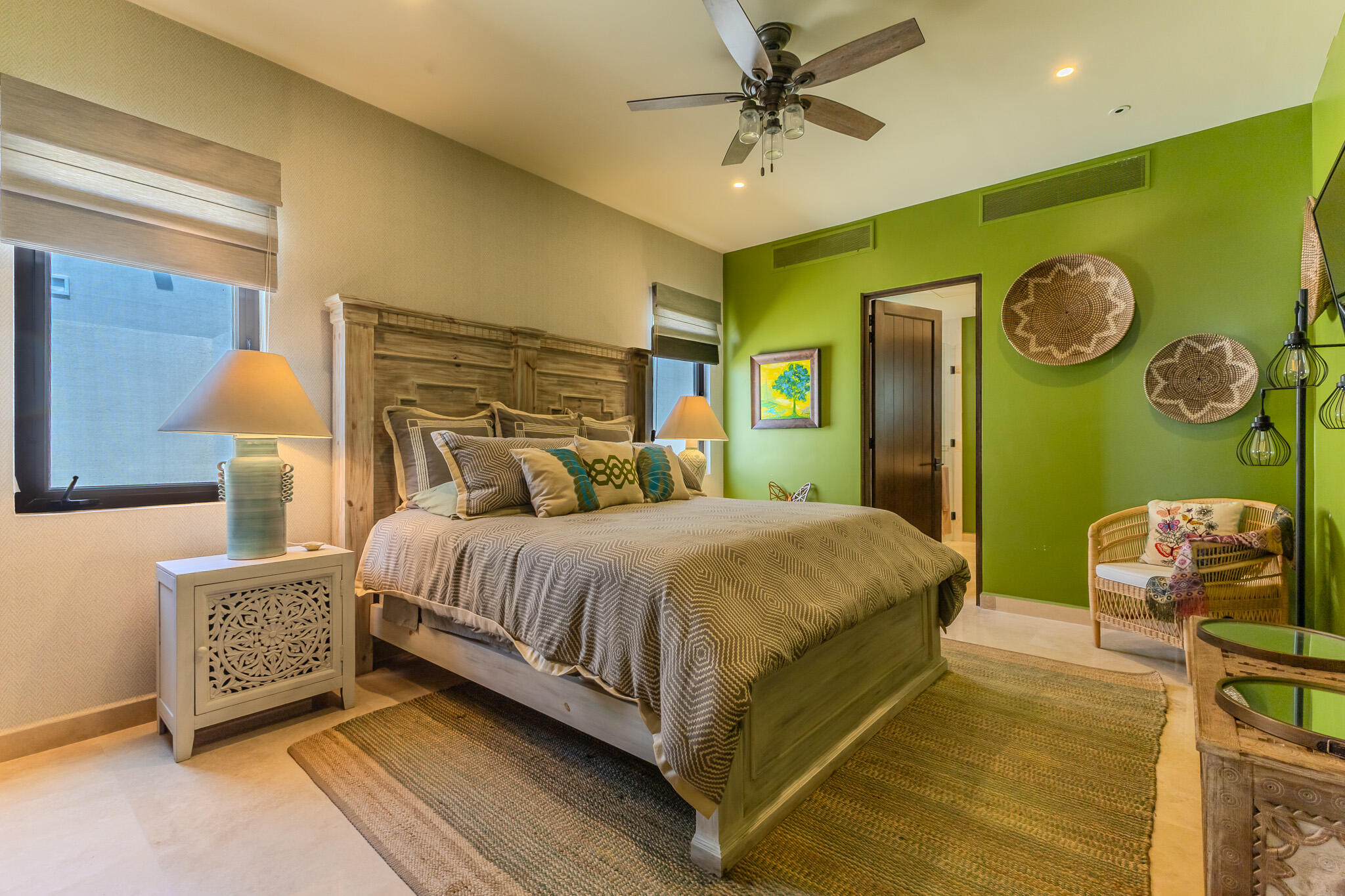 Coronado 4.6, Pacific