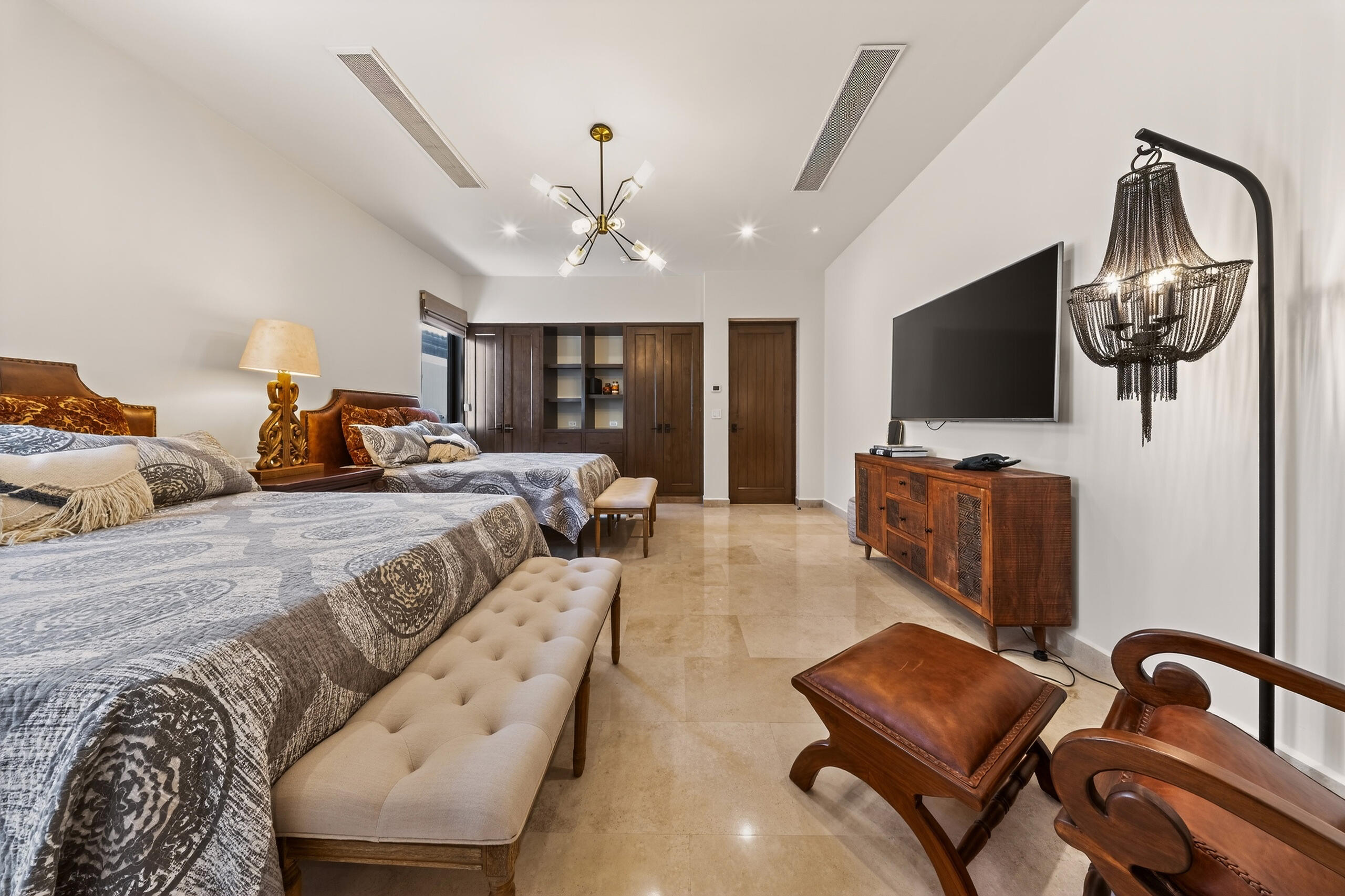 Coronado 4.6, Pacific