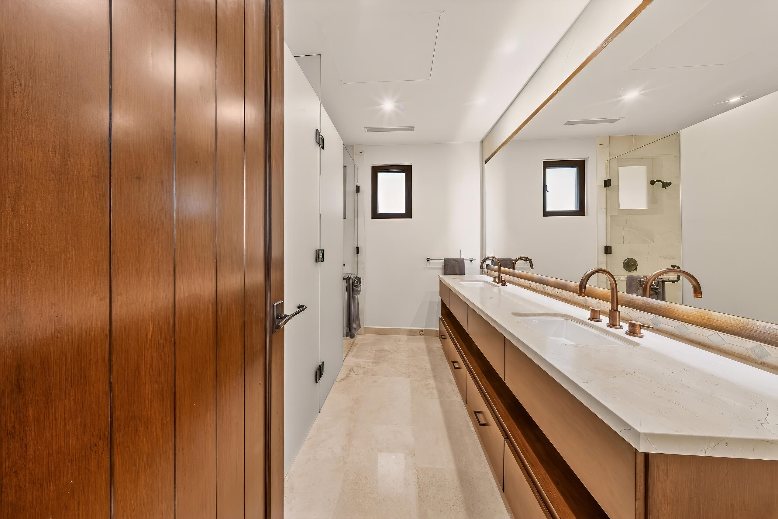 Coronado 4.6, Pacific