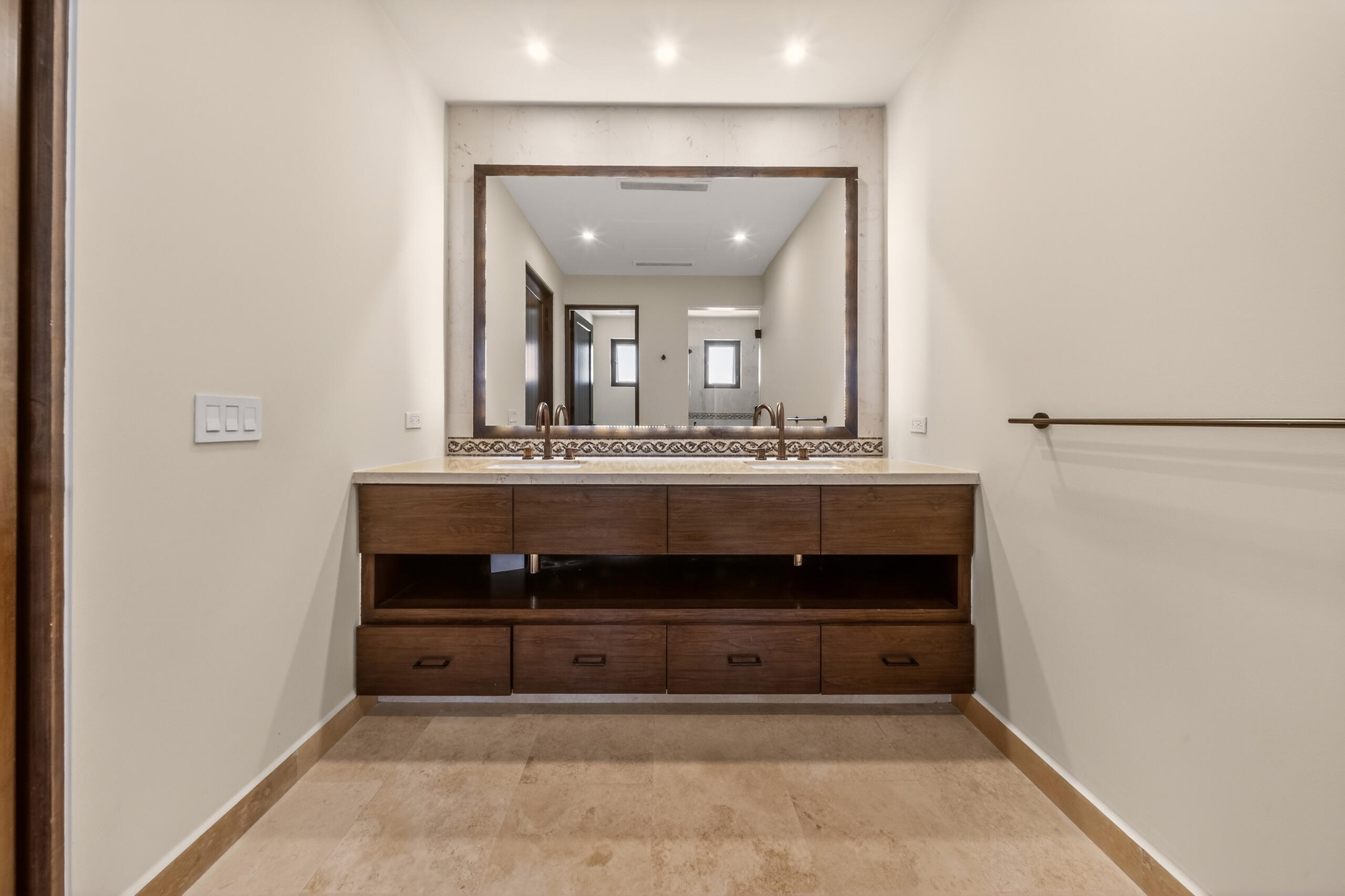 Coronado 4.6, Pacific