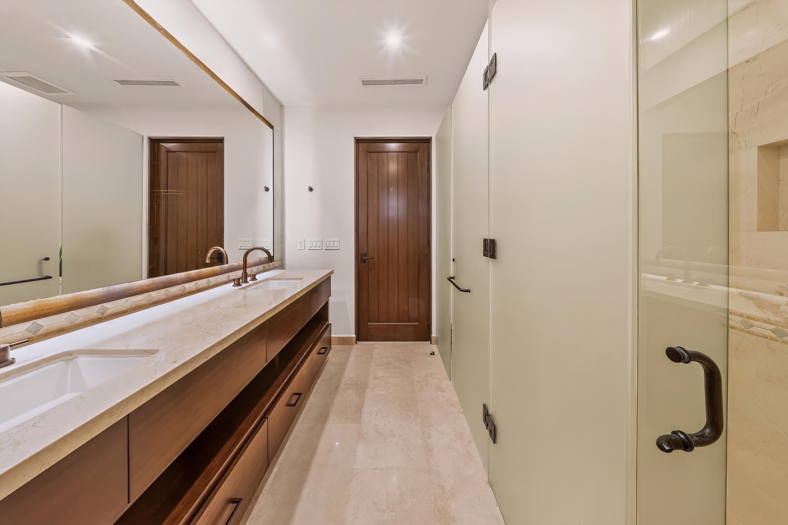 Coronado 4.6, Pacific