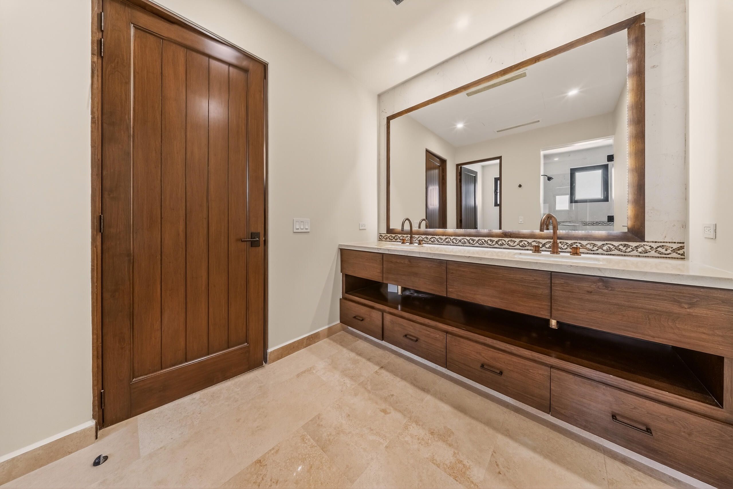 Coronado 4.6, Pacific