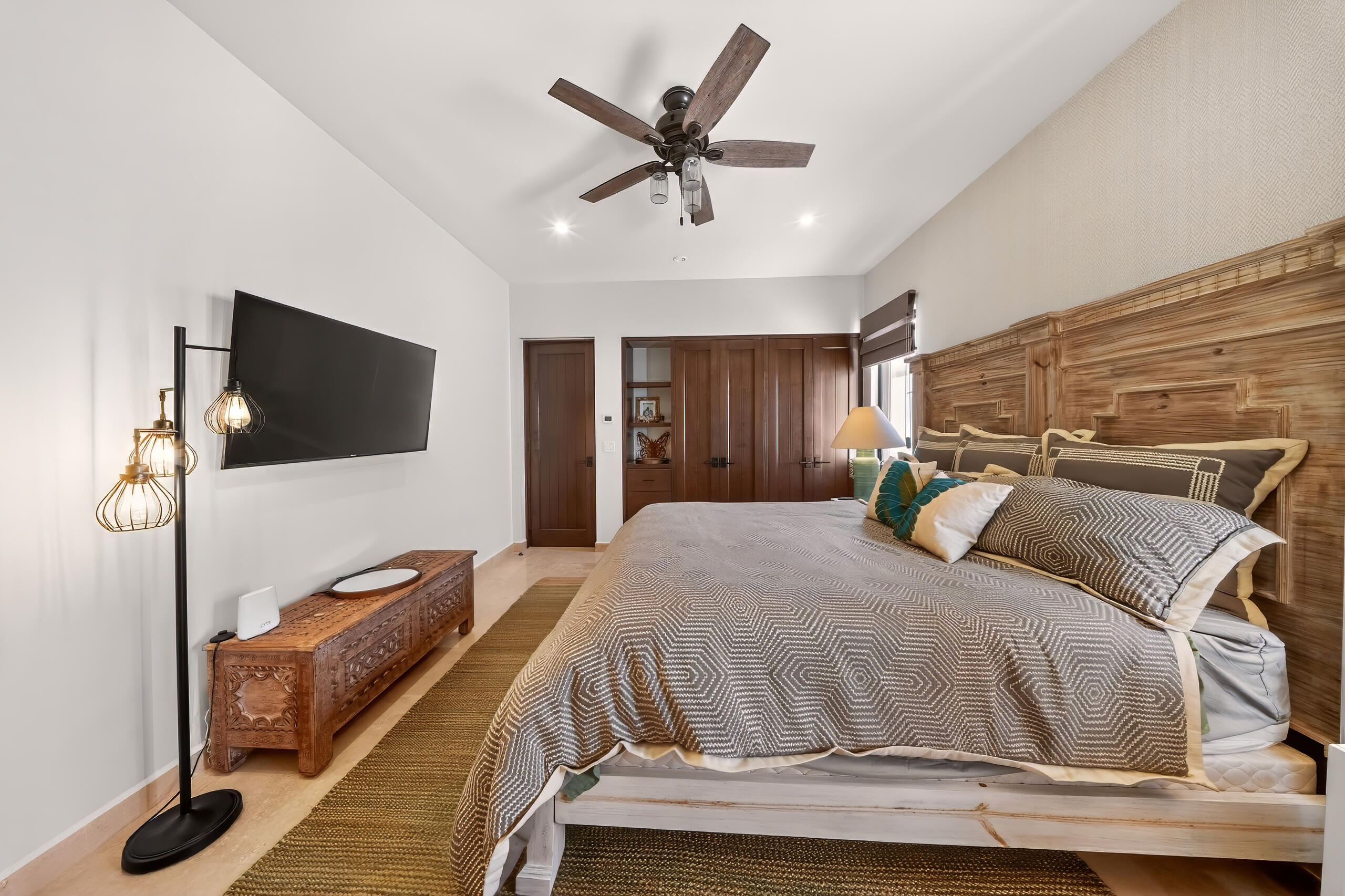 Coronado 4.6, Pacific