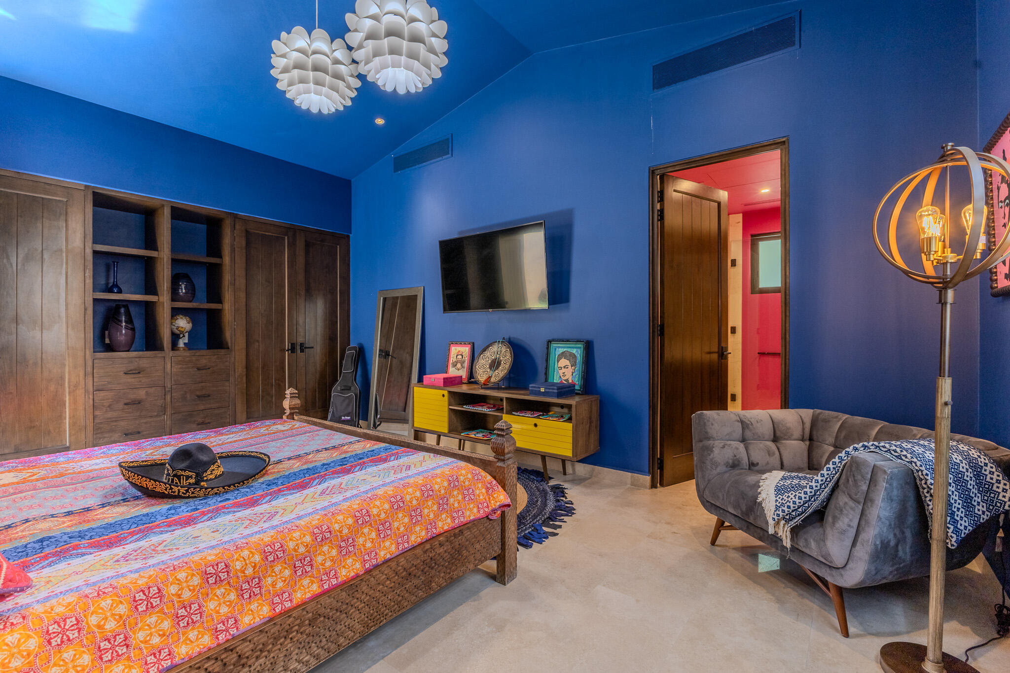 Coronado 4.6, Pacific