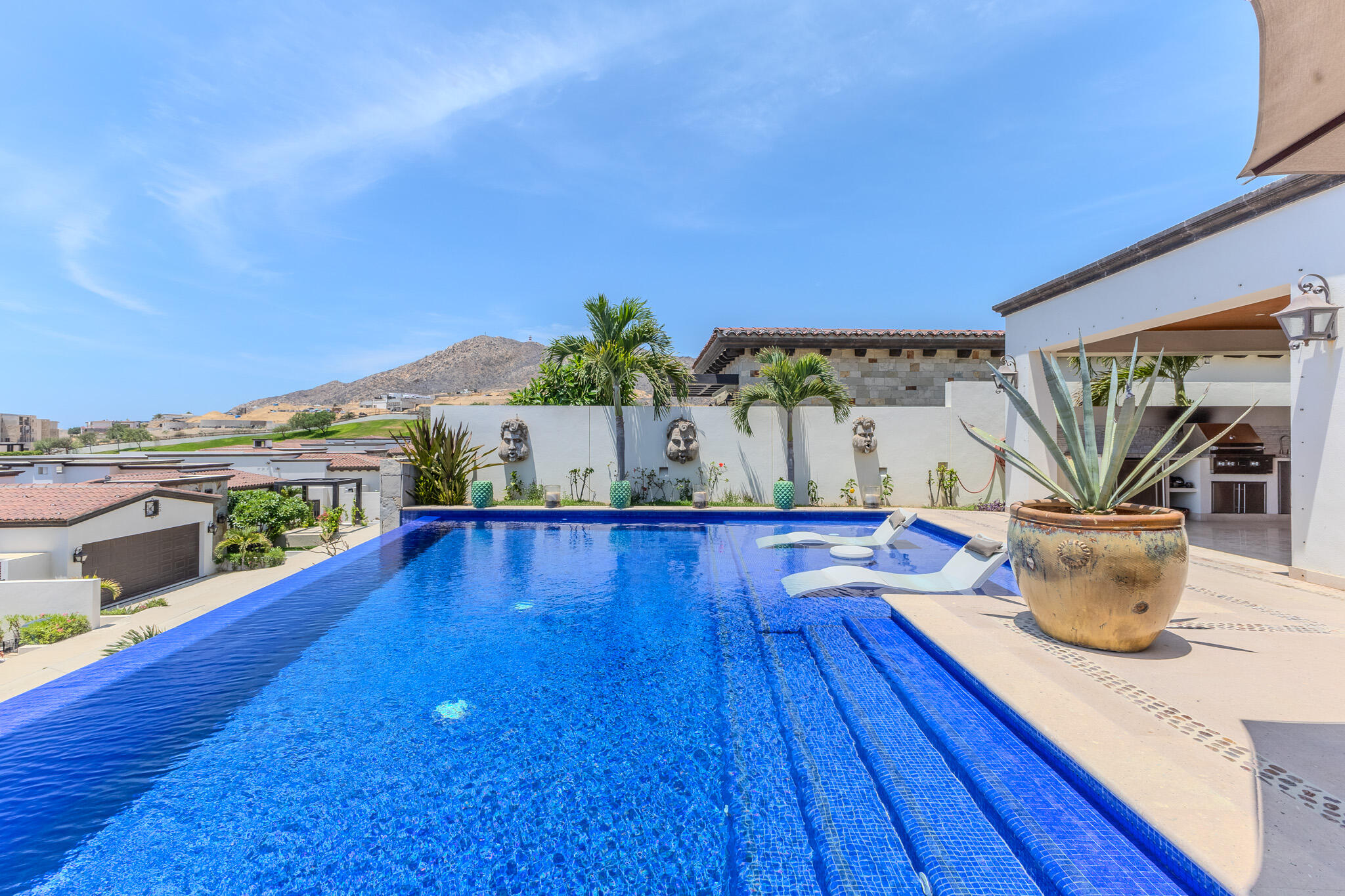 Coronado 4.6, Pacific