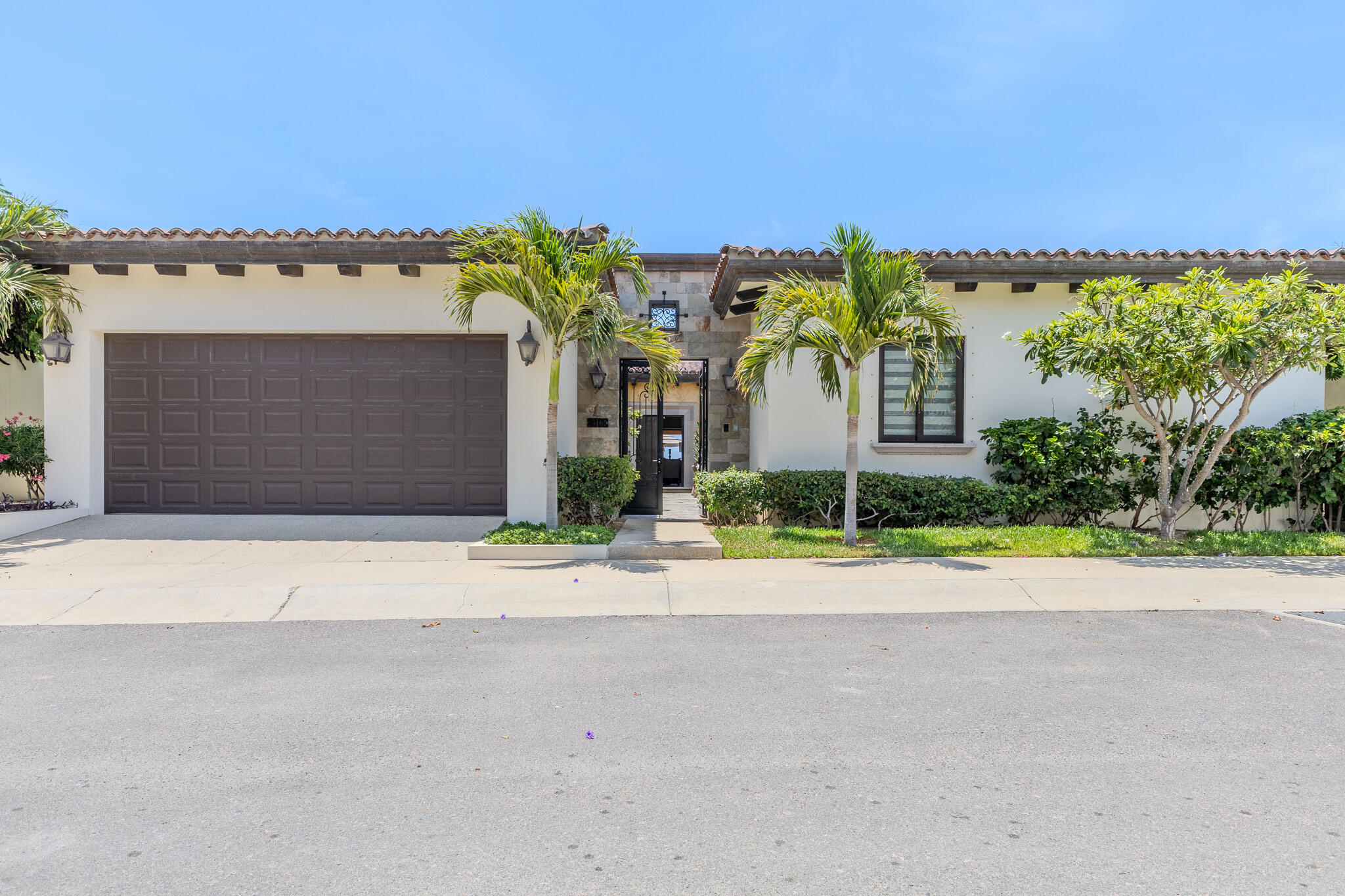 Coronado 4.6, Pacific