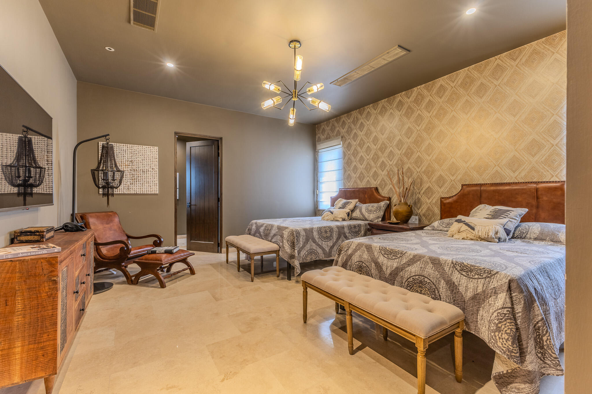 Coronado 4.6, Pacific