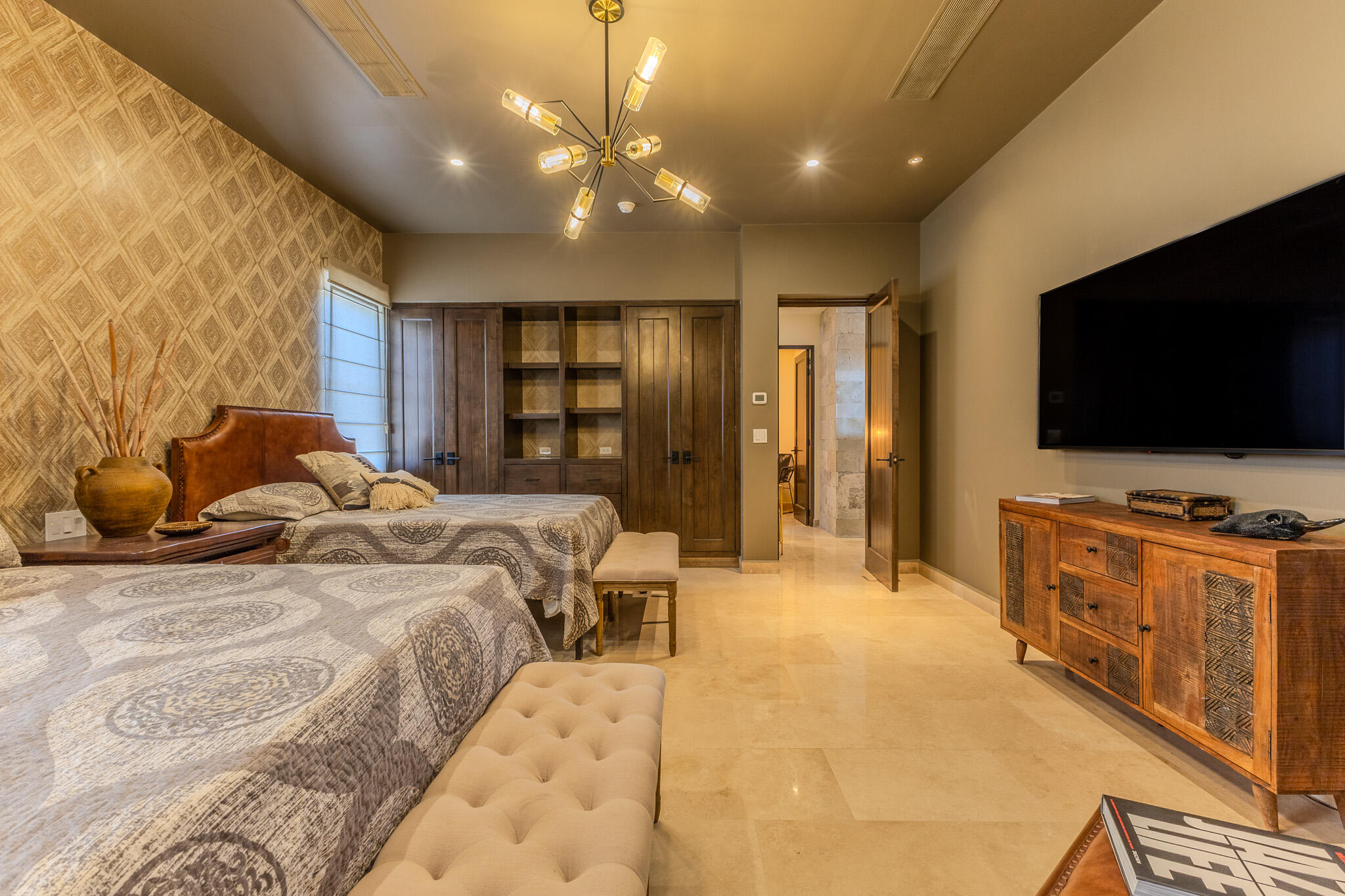 Coronado 4.6, Pacific