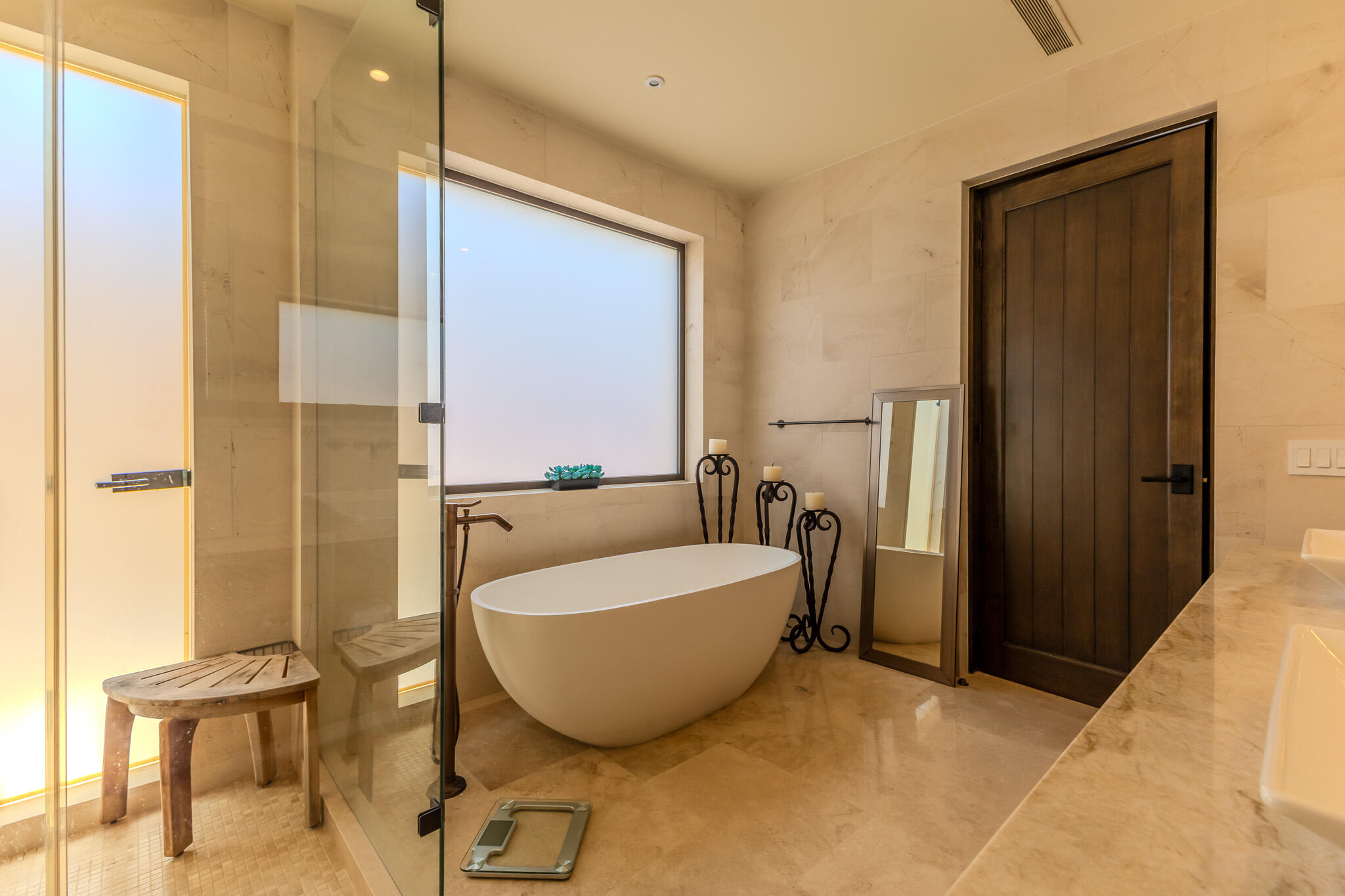 Coronado 4.6, Pacific