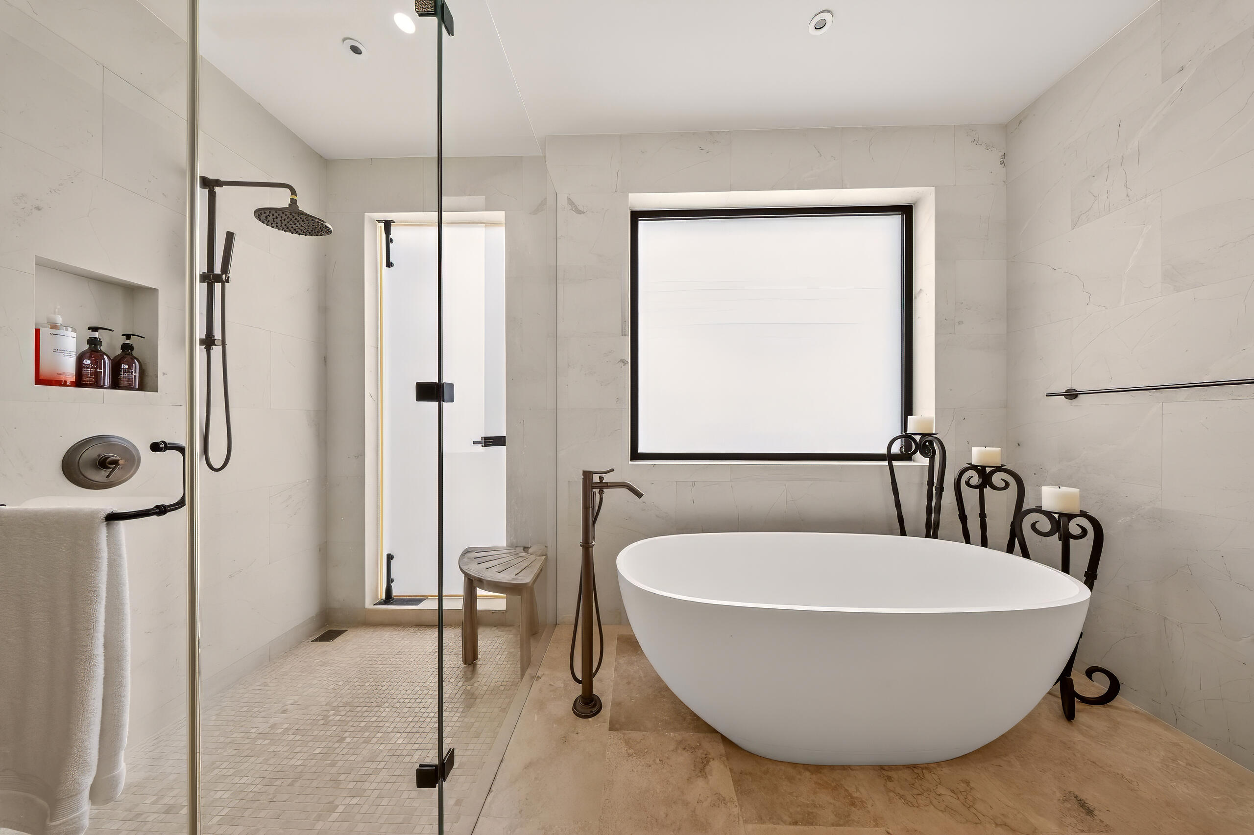 Coronado 4.6, Pacific