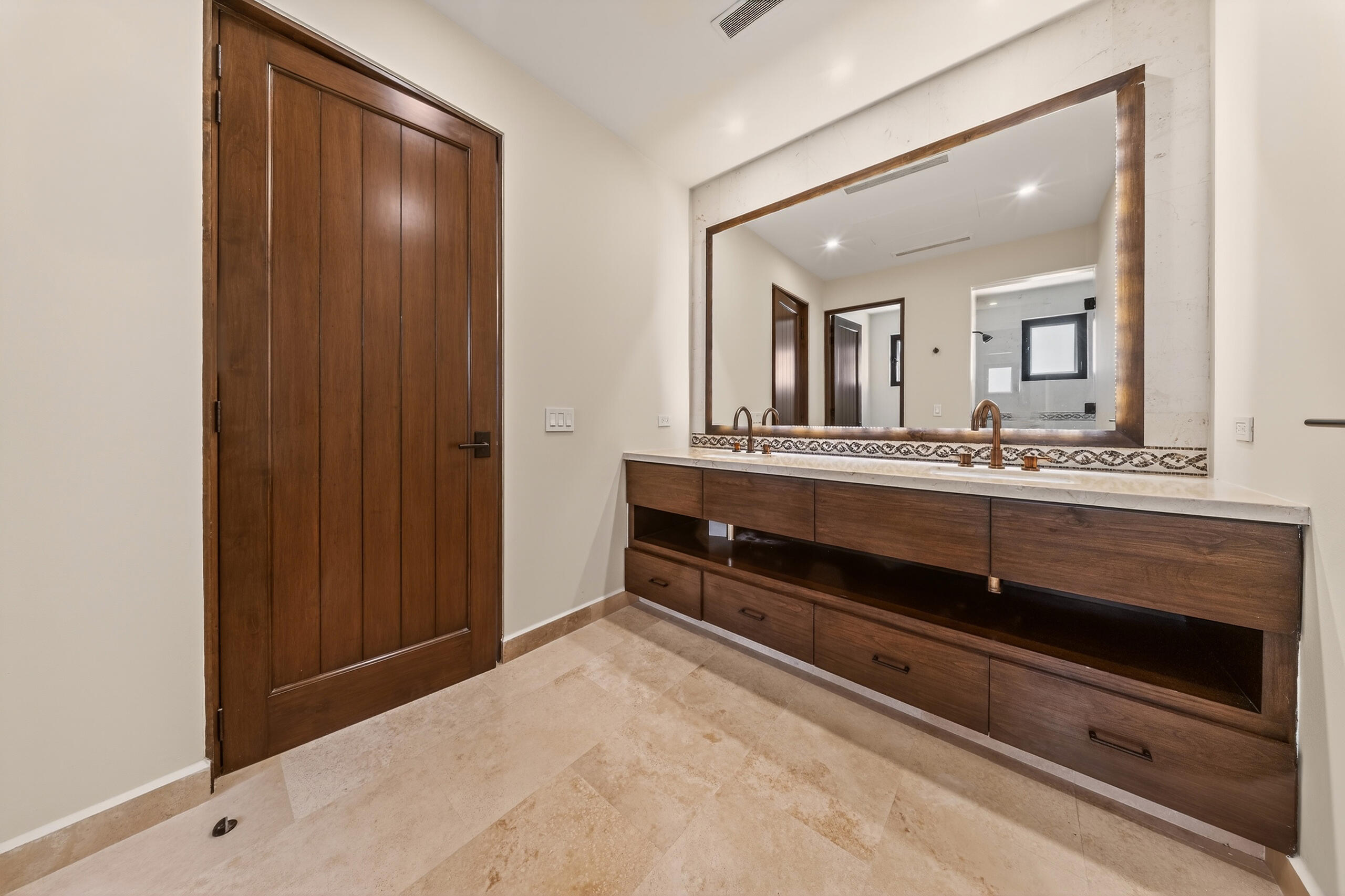 Coronado 4.6, Pacific