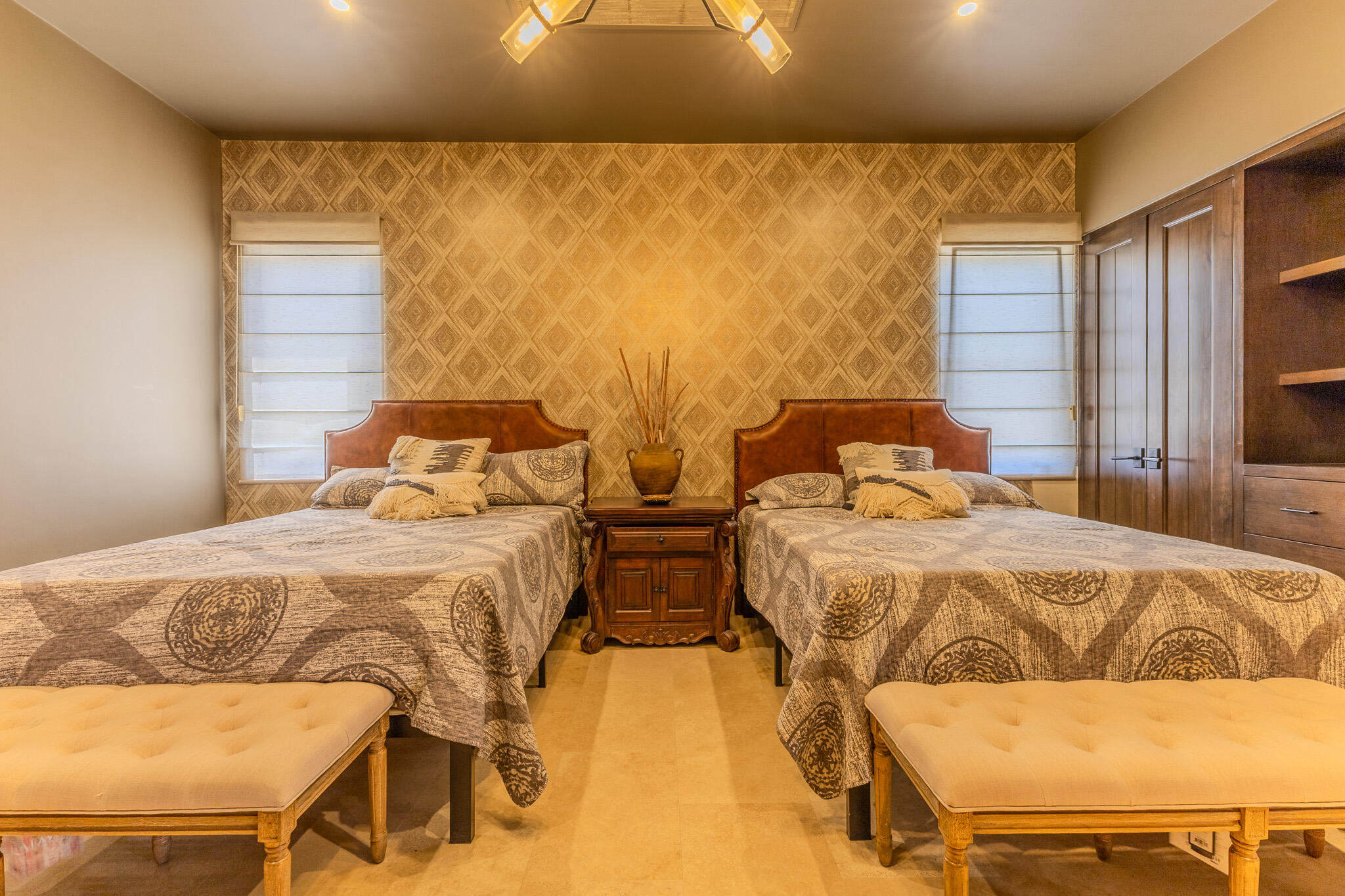 Coronado 4.6, Pacific