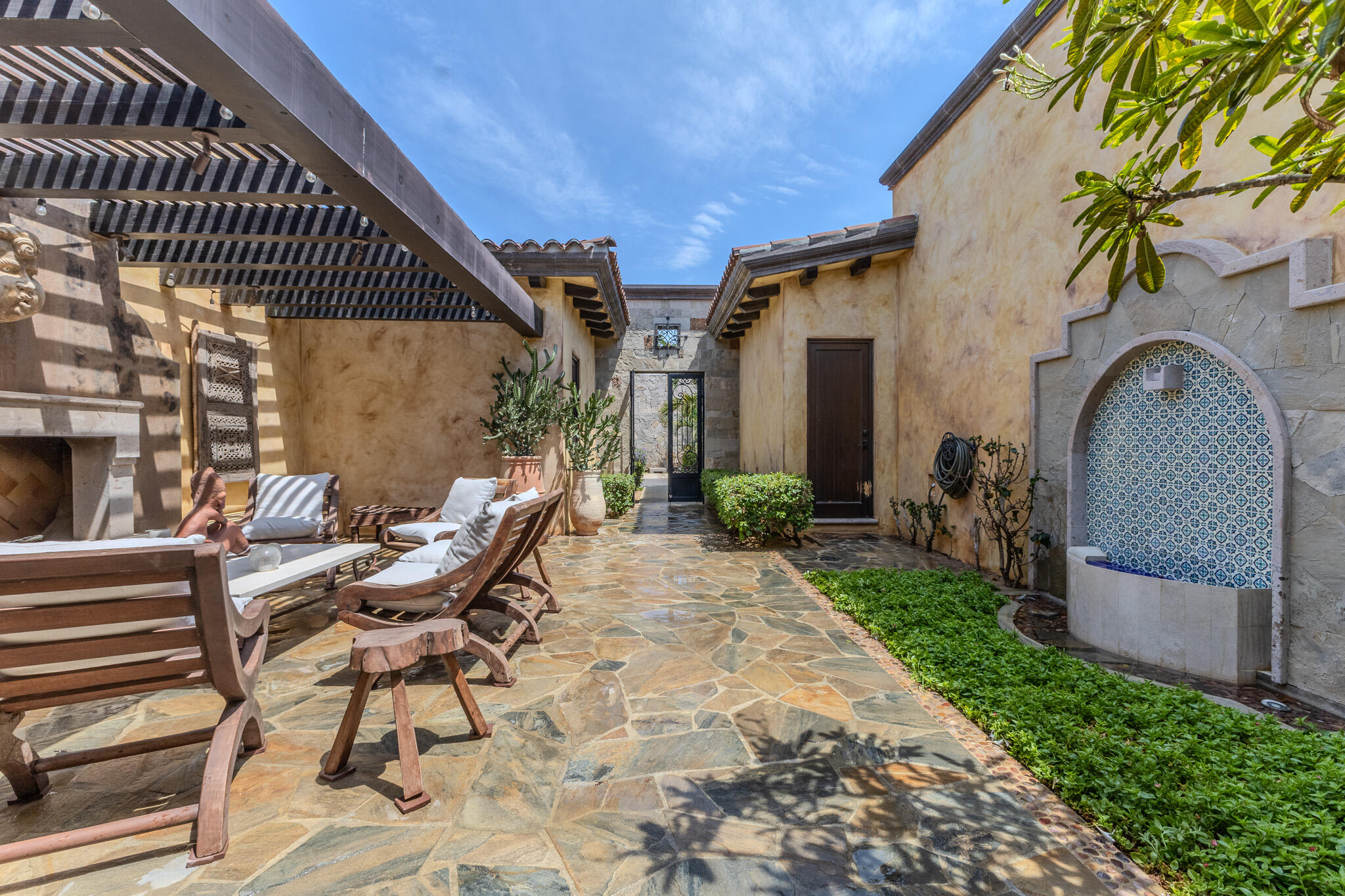 Coronado 4.6, Pacific