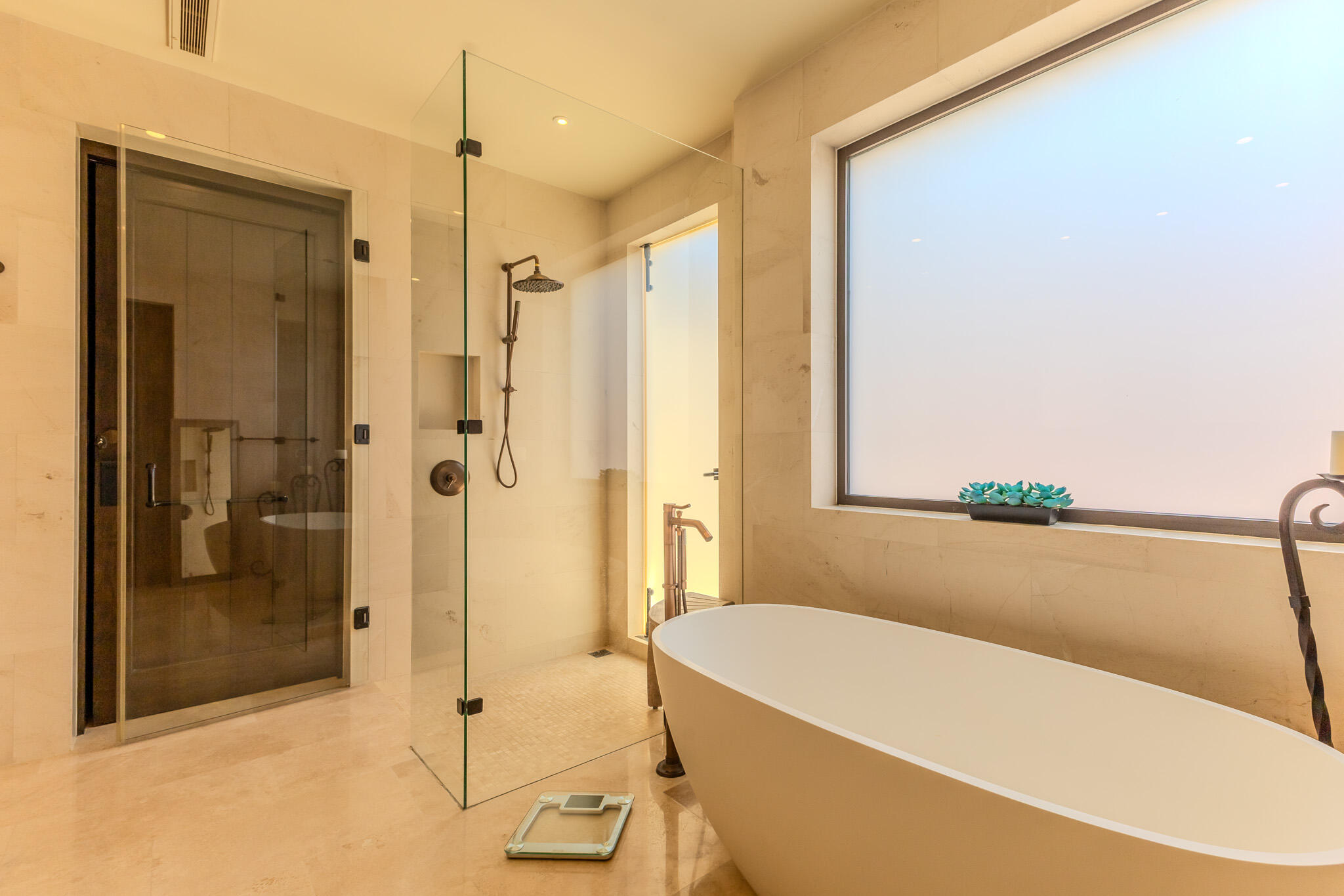 Coronado 4.6, Pacific