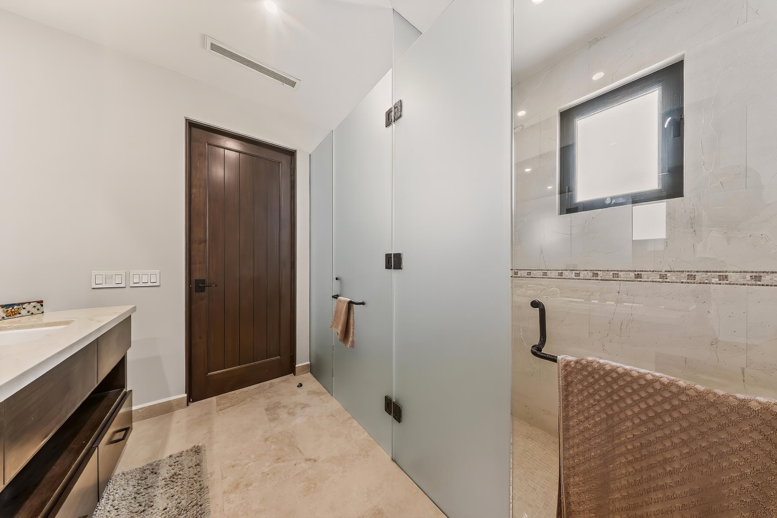 Coronado 4.6, Pacific