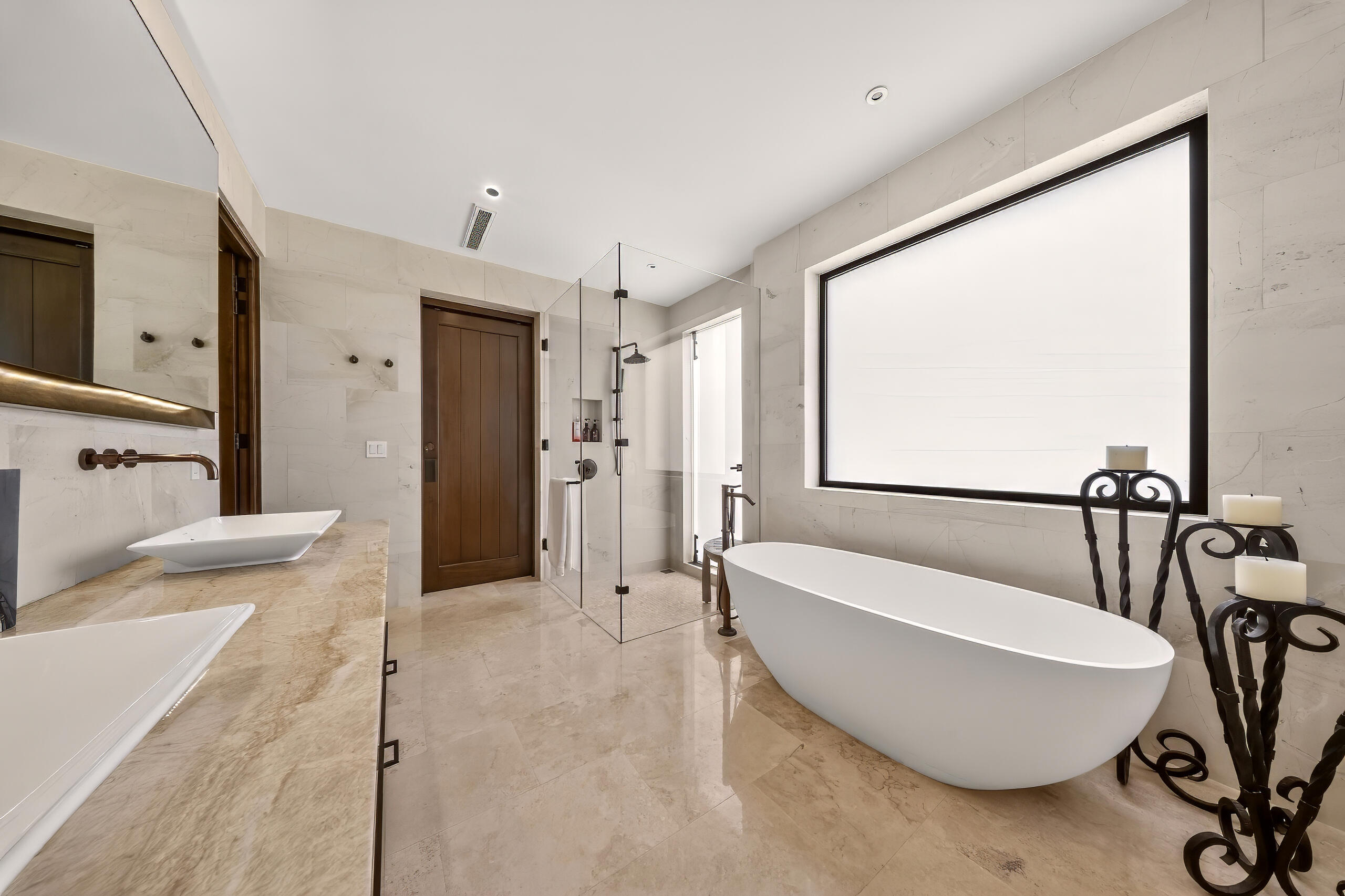 Coronado 4.6, Pacific