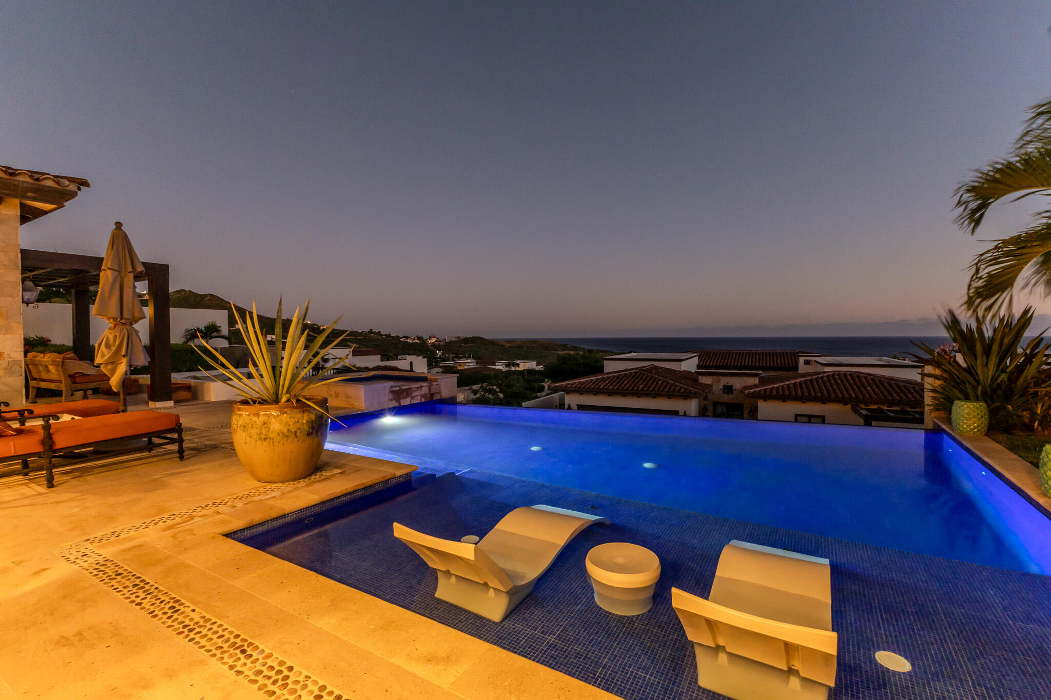 Coronado 4.6, Pacific